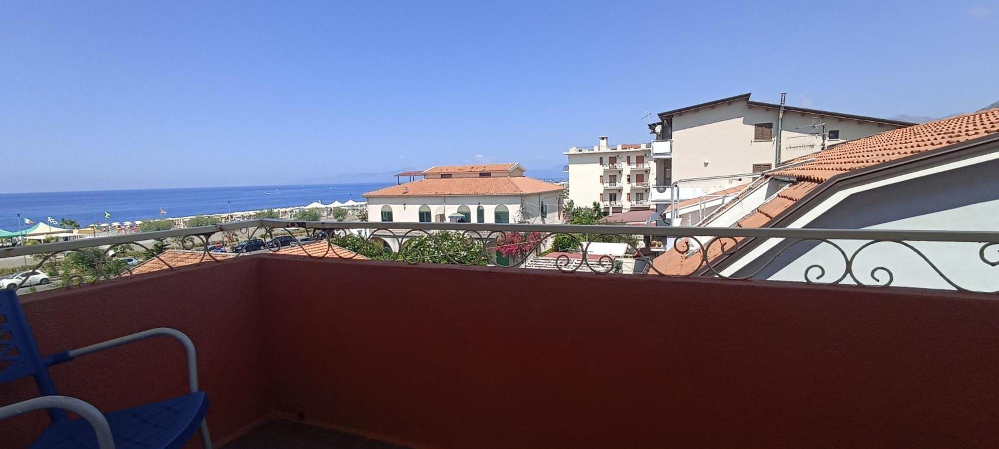 Camera Matrimoniale con Balcone (3 Adulti)